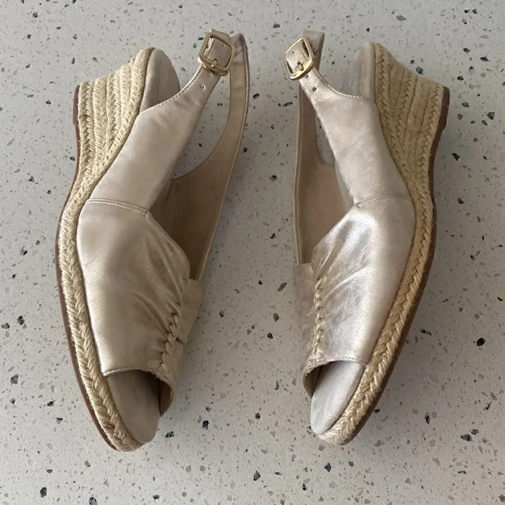 Easy Street Kindly Espadrille Slingback Wedge Gold Metallic Sandals Size 10